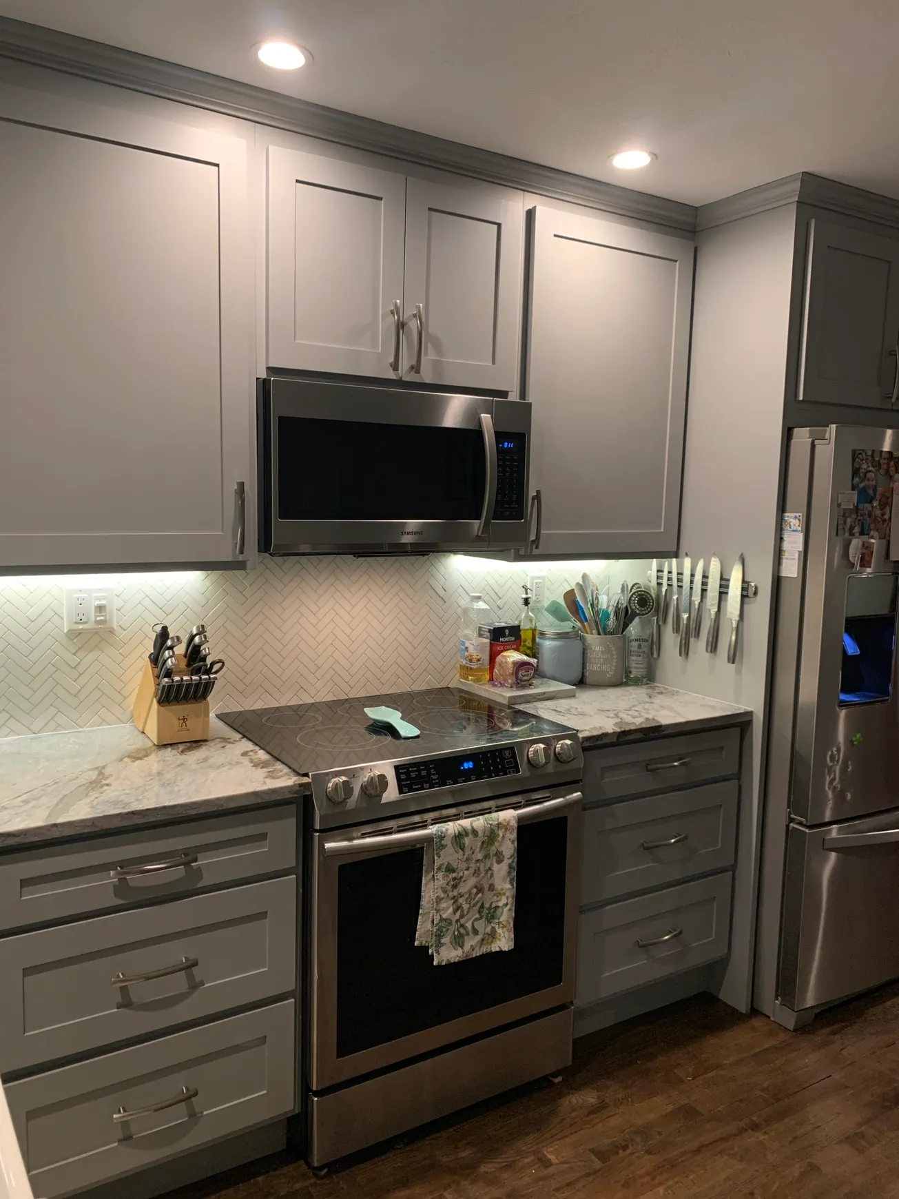 Under-cabinet kitchen lighting